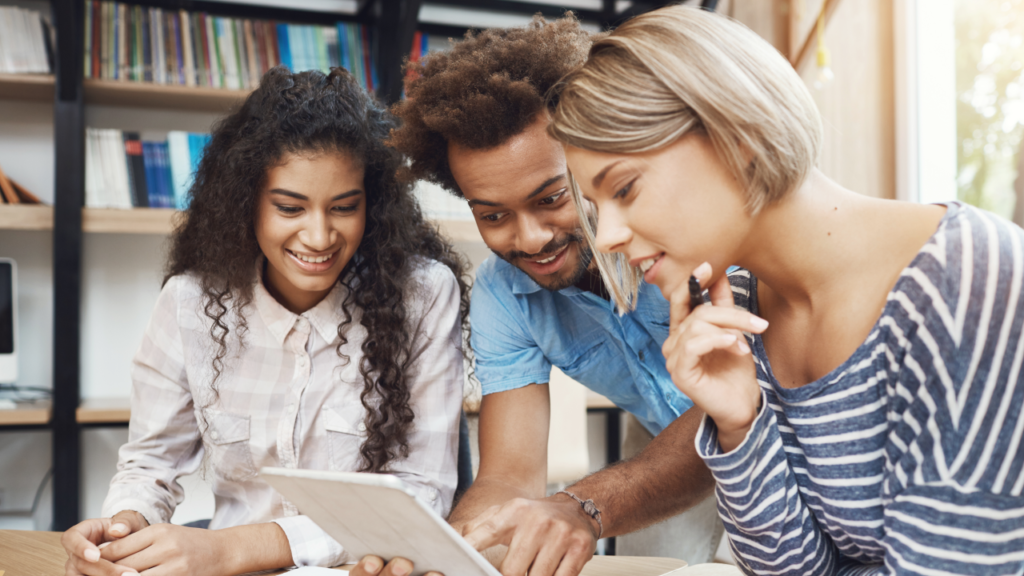 estudando em universidade curso turismo
